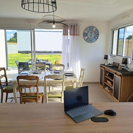 Single Storey Holiday Home In Cleder Exterior photo