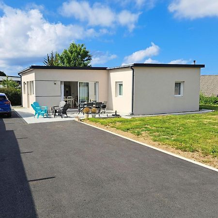 Single Storey Holiday Home In Cleder Exterior photo
