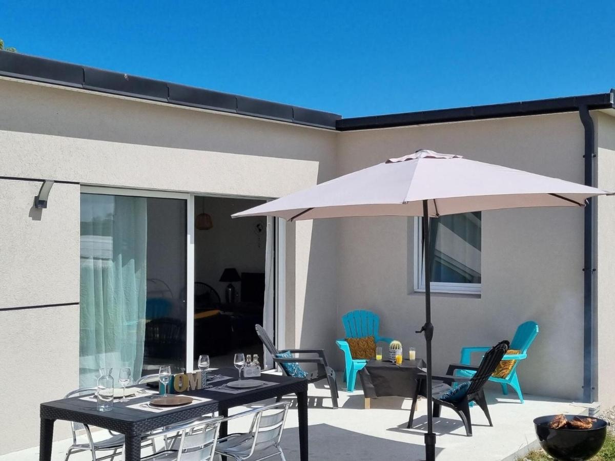 Single Storey Holiday Home In Cleder Exterior photo