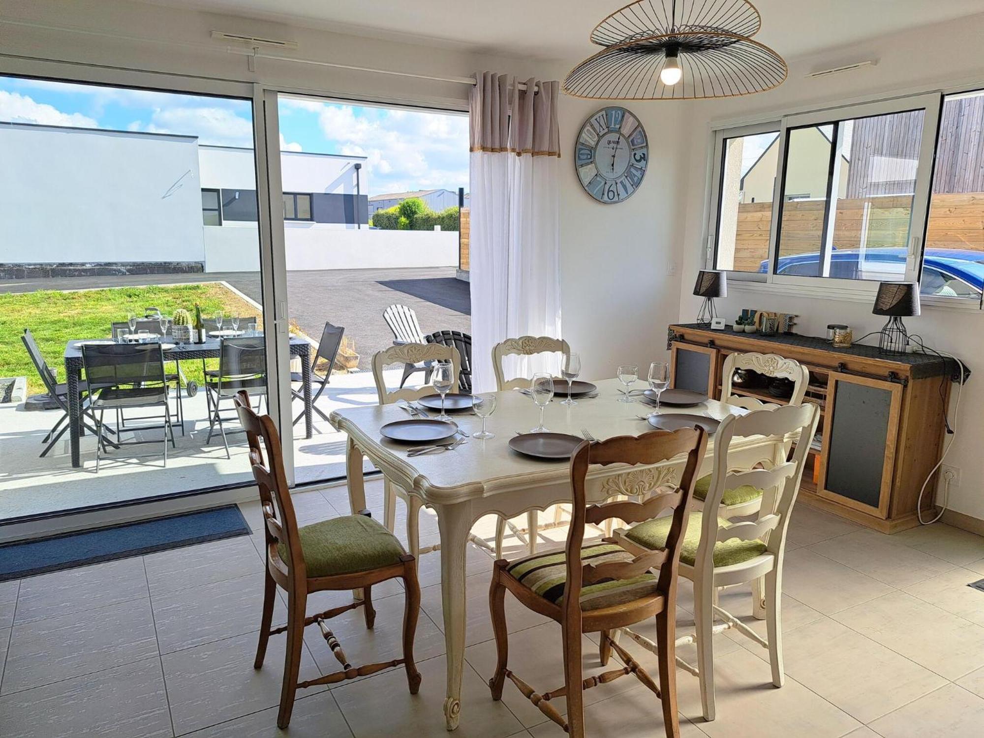 Single Storey Holiday Home In Cleder Exterior photo